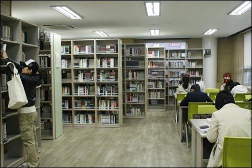 제천 여성도서관 2층 자료실
