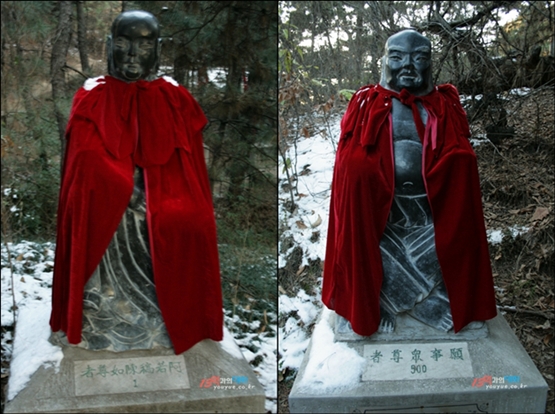 홍뤄쓰에 있는 오백나한상. 1번 나한인 아약교진여존자(왼쪽)부터 500번 나한인 원사종존자(오른쪽)까지 석회암 석상으로 조성돼 있다. 겨울이라 붉은 도포를 걸쳤다. 