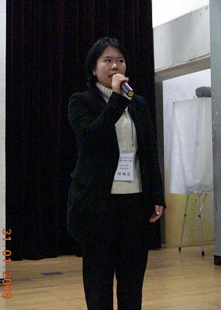 2009년 1월 31일, 서울대련 전체 학생 대의원 회의에서 4기 의장으로 선출된 박해선 의장이 발언하고 있다.