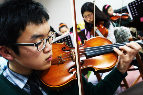 양승규(18. 조치원고등학교2학년) 학생의 바이올린 연주