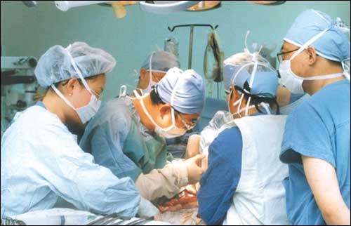 서울대병원의 외과 수술 모습