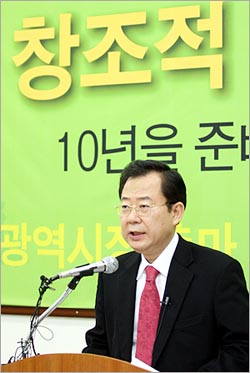  정동채 전 장관은 14일 오전 민주당 광주광역시당 사무실에서 기자회견을 열고 광주시장 출마를 공식 선언했다.