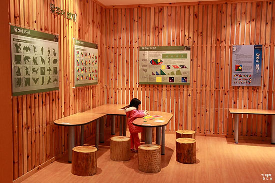 각종 동, 식물 표본 전시와 자연 체험실이 있어 아이들에게 유용한 체험공간이 된다.