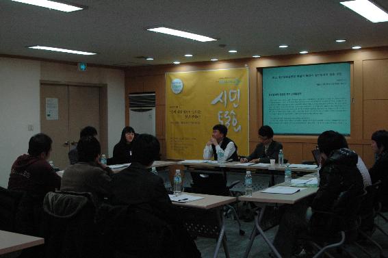서울지역 20대 대학생 패널 8명이 참여하였다