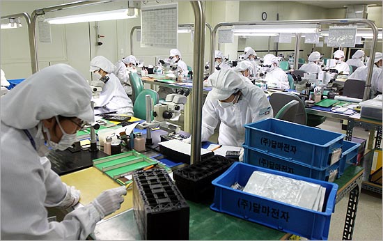 달마전자는 반도체 인쇄회로기판 검사 전문업체로 일본과 대만, 한국의 대표적 반도체 업체에 납품을 하고 있다.