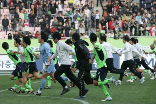  2009 K리그 우승을 기뻐하는 전북 현대 선수들