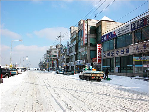 오이도 선착장 앞, 조개구이 거리