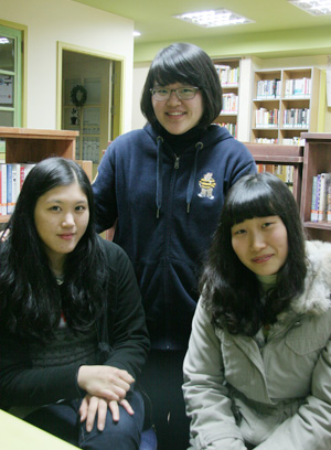 오는 2월 졸업을 앞둔 여고생들. 김진미ㆍ홍자연ㆍ박솔 학생(왼쪽부터).
