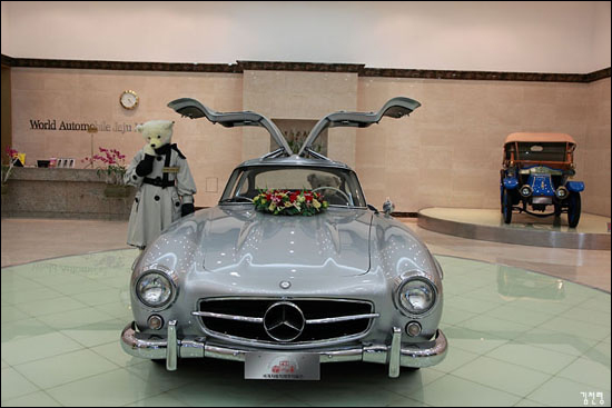 Benz 300SL 벤츠 역사상 최고의 명차로 손꼽힌 모델