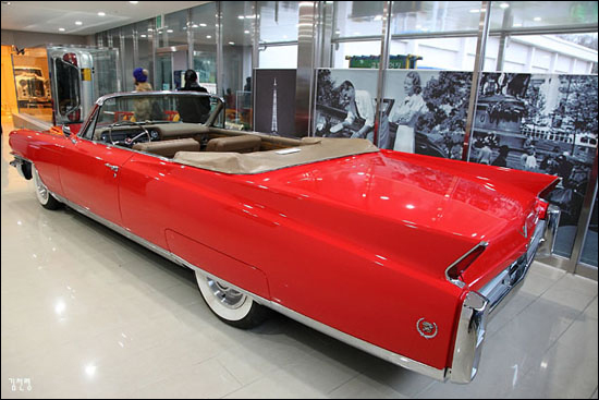 Cadillac El Dorrado 1959년에 처음 등장하여 엘비스 프레슬리, 마릴린 먼로 등 유명 스타들에게 사랑받은 명차