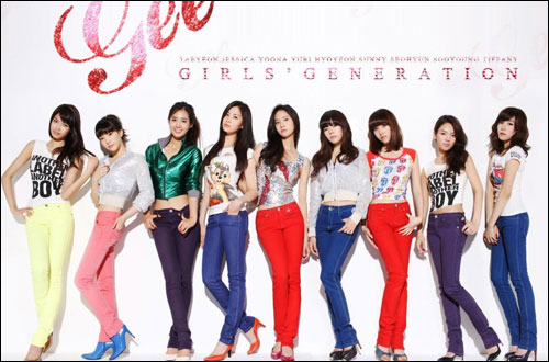 그들의 첫 번째 EP [Gee]는 그녀들이 국내를 대표하는 걸 그룹으로 거듭나게 해준 곡이었다. 