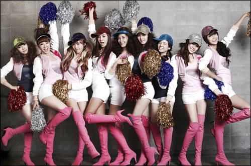 2집 [Oh!]로 돌아온 소녀시대. 그녀들은 이번에도 자신들의 역할을 충실히 수행하며 그렇게 진화한다.