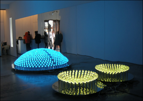 '빛의 에젠(Ezen)' 주물유리 스테인리스스틸  파이핑과 프레임 LED 가변설치 2009.