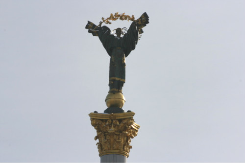 우크라이나 마이단 독립광장에 있는 우크라이나 독립의 상징물이다. 