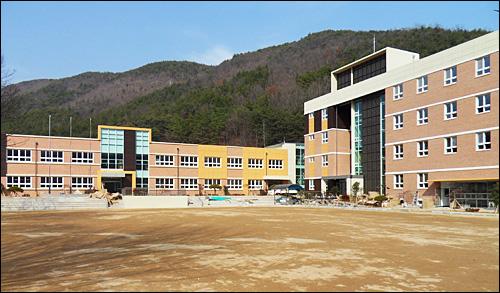 오는 3월 개교하는 기숙형 공립대안학교인 마산 태봉고등학교 전경.