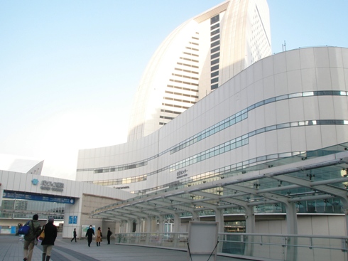 YOKE가 있는 파시피코 요코하마는 주변에 미술관 전시 홀 등도 있는 일본 최대의 컨벤션 센터다.
