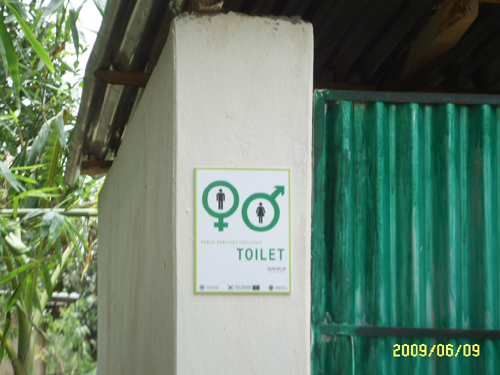 방글라데시 롱뿔 화장실 사업, 화장실 표지판
