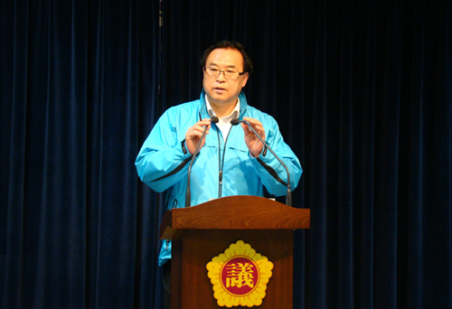 한나라당 소속 박천복 오산시장 예비후보는 무상급식 도입과 수원,오산,화성시 행정구역 통합에 반대 의견을 내놓았다.