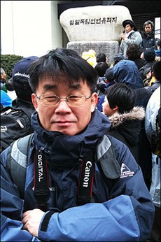 인천 부평고등학교 교사이자 시인인 신현수씨.
