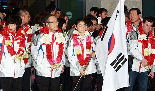  2010 밴쿠버 동계올림픽 한국 선수단이 2일 오후 인천국제공항을 통해 입국하고 있다.