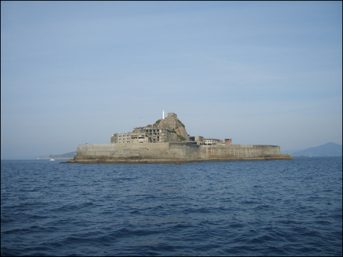 소설의 무대가 된 '군함섬' 하시마.