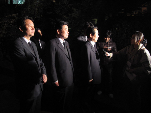 법정스님 분향을 위해 길상사를 찾은 정세균 민주당 대표와 이광재, 김진표 의원. 