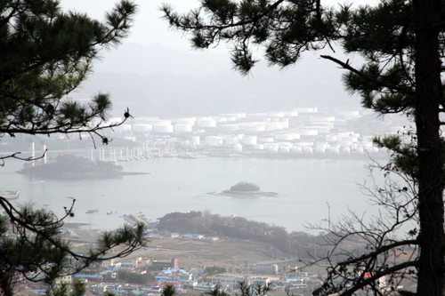 봉화대에서 바라본 여수산단 모습