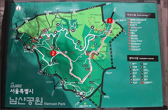 1번(출발지)이 장충단공원, 2번(도착지)이 남산타워. 붉은 점선이 내가 자전거로 이동한 길.