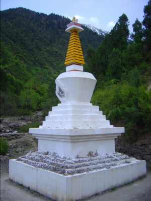 메리설산 밑에 있는 라마교의 불탑 쵸르텐