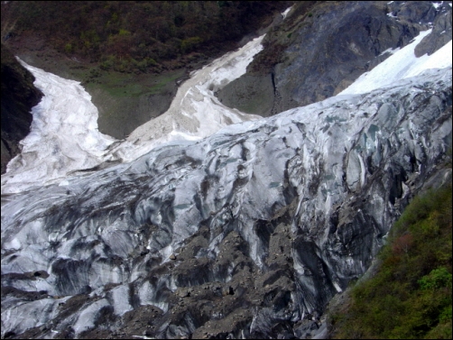 이상기온으로 빙하가 빠르게 녹아내리고 있다.