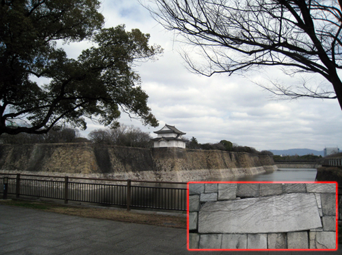 최대 100톤이 넘는 거석들로 이뤄진 오사카 성벽과 적의 침입을 막기 위해 파놓은 해자 