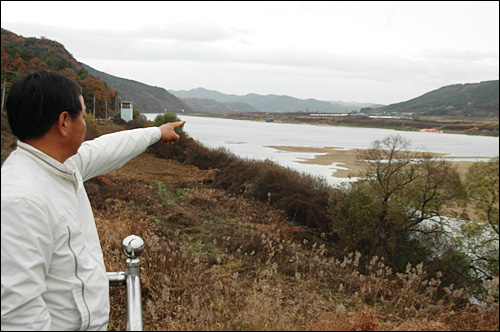 한국습지NGO네트워크는 22일 낸 자료를 통해 "4대강사업으로 위협받는 습지는 정부 발표보다 훨씬 많다"고 밝혔다. 사진은 '합천보' 공사가 시작되기 전 낙동강 모습.
