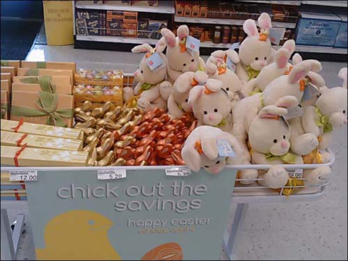 부활절을 앞두고 상점 이곳저곳에는 귀여운 토끼인형과 함께 부활절 초코릿을 판매하고 있었다.