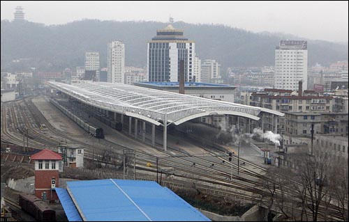  북-중 국경도시인 중국 단둥역.