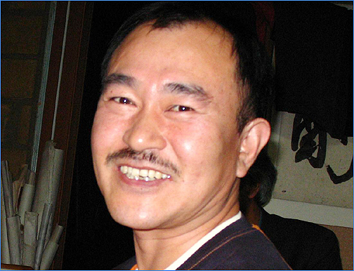 시인 김이하(51)가 백정이라는 천민 신분 벽을 훌쩍 뛰어넘어 우리나라 최초로 근대식 병원 의사가 된 박서양 삶을 다룬 동화 <제중원>(라이프플러스)을 펴냈다
