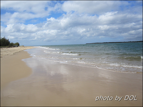 '파라다이스'라는 의미의 원래 이름이 어울리는, 흰 모래와 푸른 바다, 원시의 자연이 융화된 풍경을 간직하고 있다.