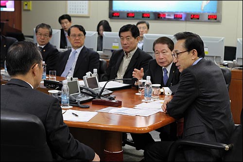 3월 27일 오전 이명박 대통령이 전날 밤 서해 백령도 부근에서 발생한 해군 초계함 '천안함' 침몰사건의 대책을 논의하기 위해 안보관계장관회의를 재소집했다. 