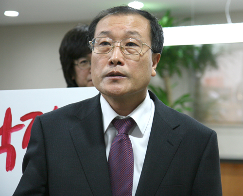 MBC노조가 황희만 부사장 임명에 반발, 김재철 MBC사장 퇴진 파업 돌입을 선언하였다.
