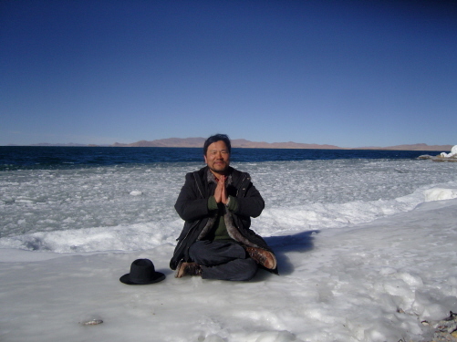 2008년 1월, 해발 4700미터에 있는 티베트의 남초호수(일명 하늘호수)에 들렀다.