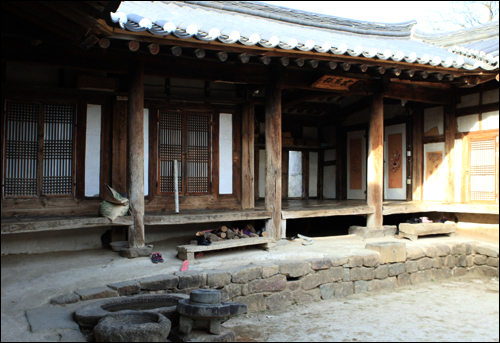 운조루. 조선시대 양반가의 건축양식을 고스란히 간직하고 있다.