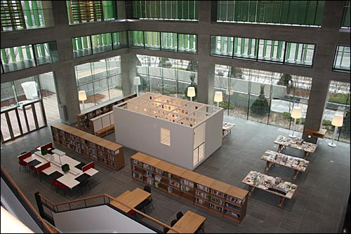 1, 2층에 걸쳐 장서 2만3000여 권을 갖춘 NHN 분당 신사옥 도서관
