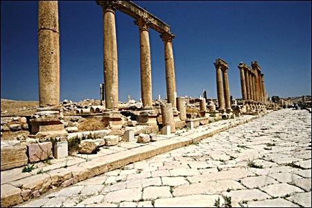 고대로마의 도시 유적, 제라시의 열주도로.