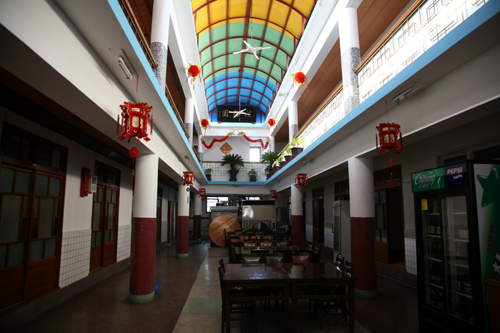 58년의 맛과 전통을 자랑하는 중국집 빈해원. 이층으로 된 구조가 아름다워 몇번에 걸쳐 영화촬영 장소가 되기도 했다.