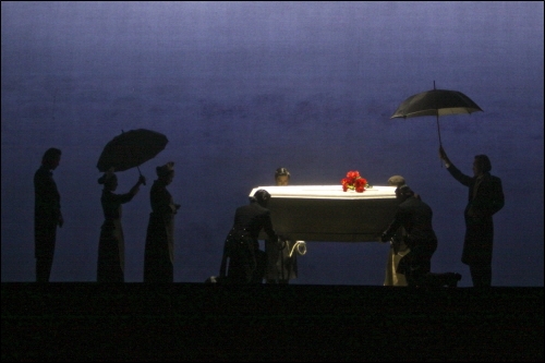 오페라 <람메르무어의 루치아> 3막 중 장례식 장면, 누구의 장례식일까?