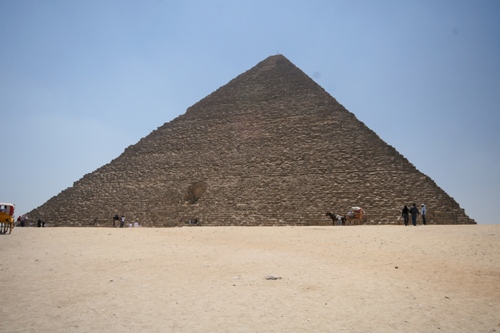 이집트의 아이콘 격인 피라미드.