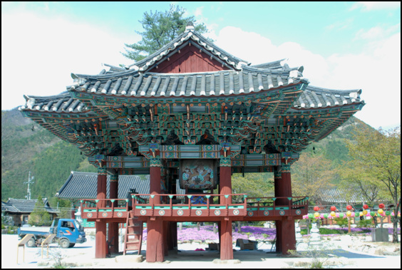조선시대 유일하게 십자각으로 지어진 송광사 종루 