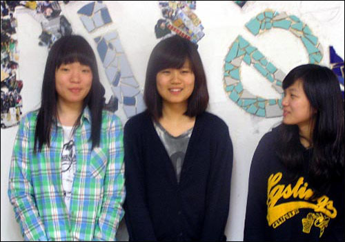 왼쪽부터 김신영, 유정화, 장승희 학생. 청소년 문화공동체 품에서 강북구 문화 놀이터를 매달 기획/운영하고 있다.