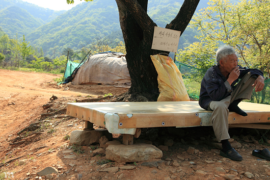 변강식 할아버지 달래강과 함께 80년을 살아오신 변강식(80) 할아버지다.