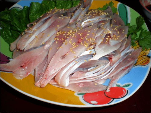 흰 살 생선인 병어는 기름지고 부드러워 그 맛이 고소하다. 