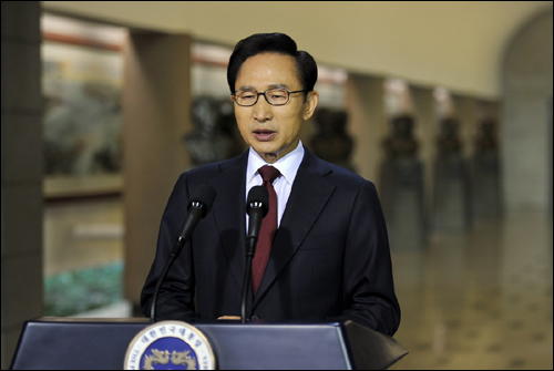 이명박 대통령은 2010년 5월 24일 오전 10시  전쟁기념관 호국추모실에서 천안함 관련 대국민담화문을 발표했다. 